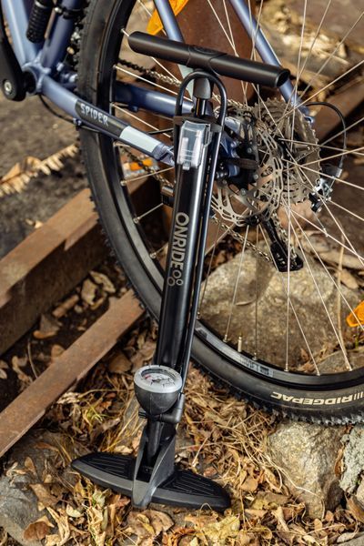 Насос підлоговий ONRIDE Foly алюміній, макс. тиск 120 psi, голівка з двома отворами під FV/AV VLPR-2526116103480 фото